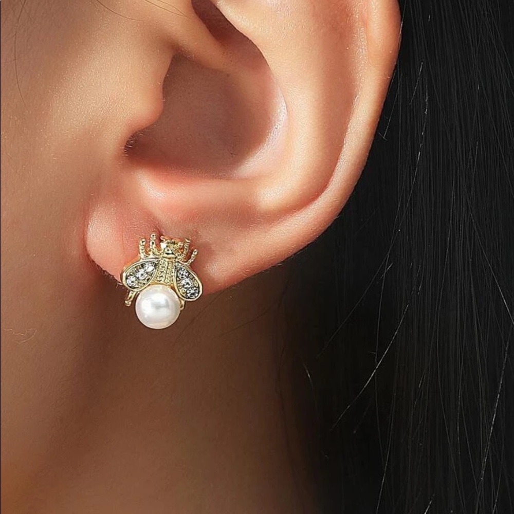 Faux Pearl & Rhinestone Bee Decor Stud Earrings